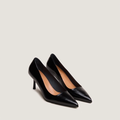 Pointed-toe pumps in black leather | dundee