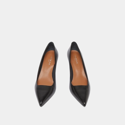 Pointed-toe pumps in black leather | dundee