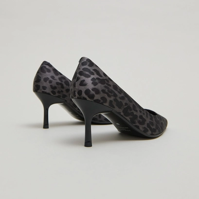 Escarpins &agrave; bouts pointus in gray leopard | DUNDEE