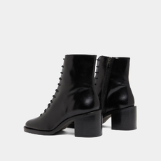 Bottines &agrave; lacets et talons d&eacute;bordants black