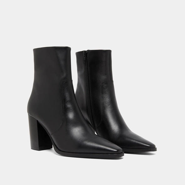 Bottines à bouts pointus in black leather | PAM