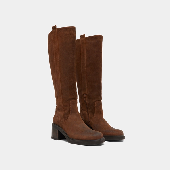 Bottes à bouts carrés et élastiques in tabac laminated suede | PANACHE
