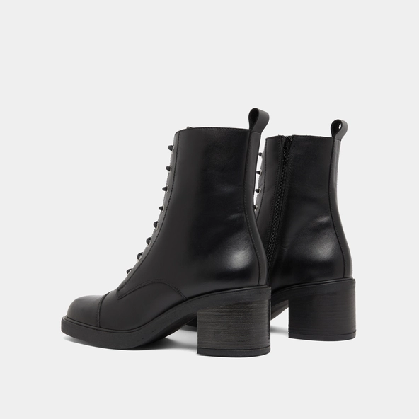 Bottines à lacets et élastiques arrières... in black leather | PANAME