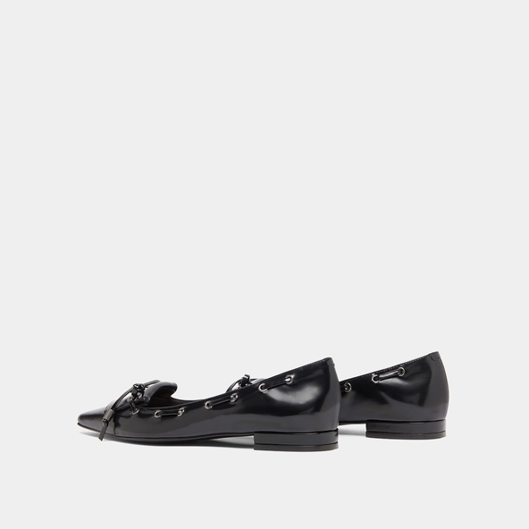 Ballerines à lacets in black glazed leather | DYNAMO