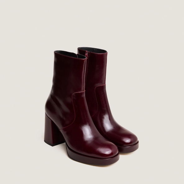 Heeled ankle boots with square toes in burgundy leather | VESNA