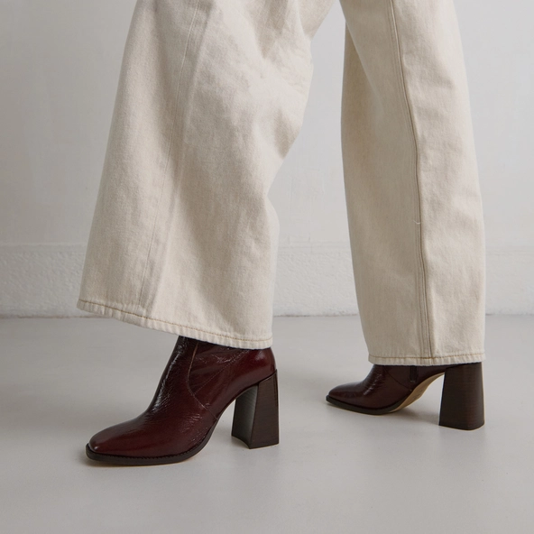 Heeled ankle boots with square toes in chocolate shiny leather | VIDAL