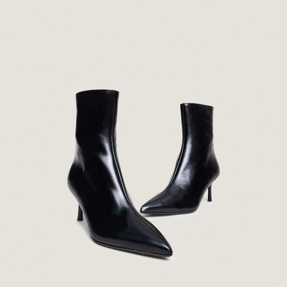 Pointed-toe ankle boots in black leather | DIEM