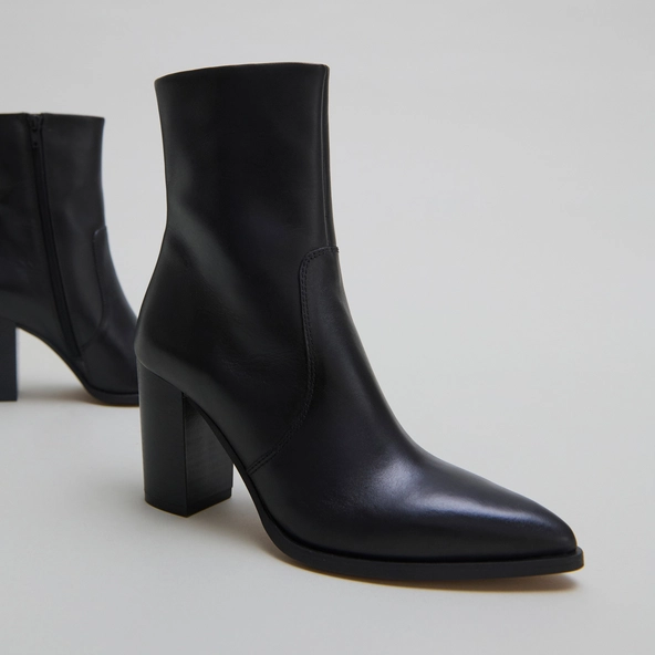 Bottines à talons in black leather | PERLE