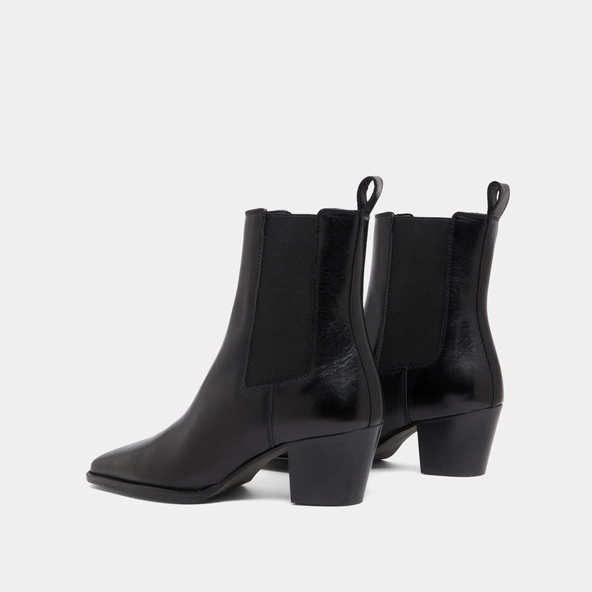 Bottines à talons biseautés et bouts poi... in black leather | BIRKIN