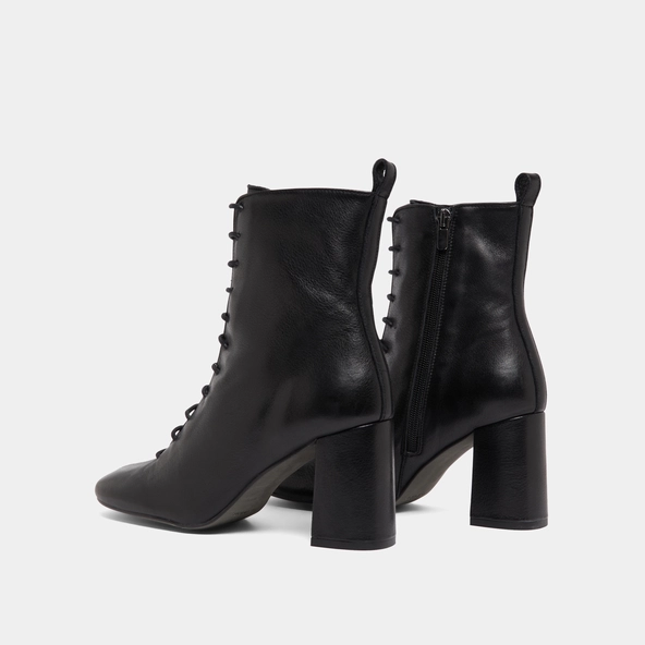 Bottines &agrave; talons et &agrave; lacets in black leather | BOSE