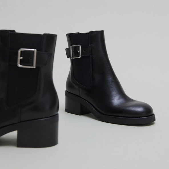 Boots à élastiques et boucles ajustables... in black leather | BOULOU