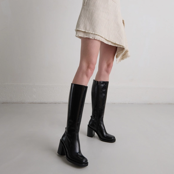 Boots with overflowing heels in black leather calf size S | BRETZEL