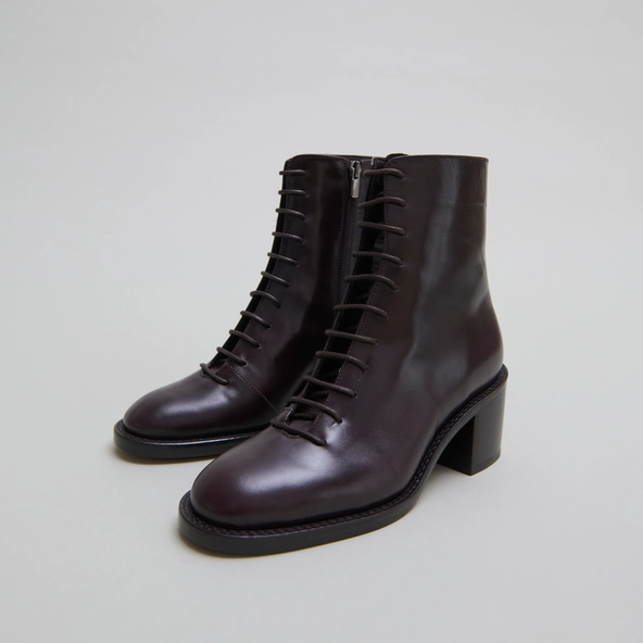 Boots &agrave; lacets et talons d&eacute;bordants in dark brown leather | BRINDILLE