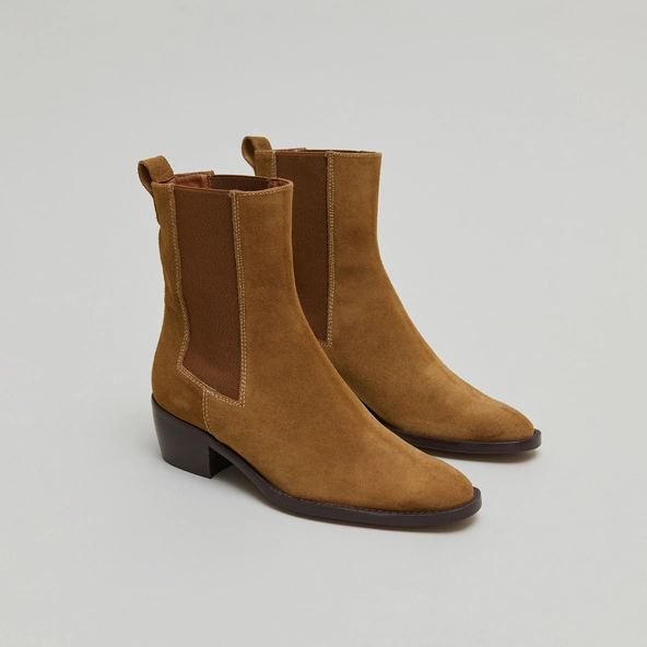 Boots &agrave; &eacute;lastiques in cognac suede | MAEVA