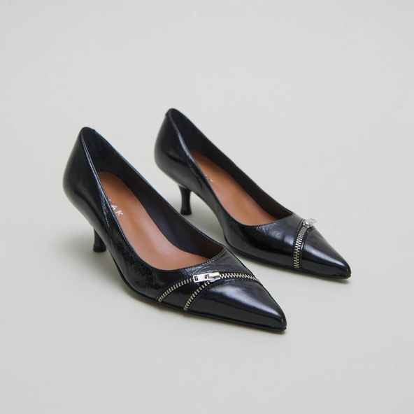 Escarpins &agrave; fermetures &eacute;clairs in black shiny leather | DANIELA