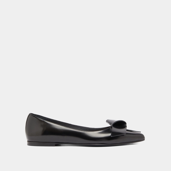 Ballerines &agrave; bouts pointus in black glazed leather | DEMO