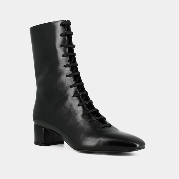 Bottines &agrave; lacets in black distressed leather | DOXA