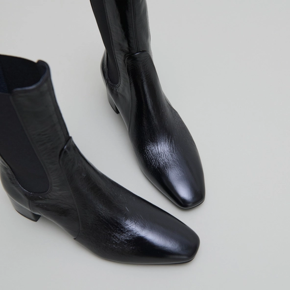 Bottines &agrave; larges &eacute;lastiques in black shiny leather | DOXI