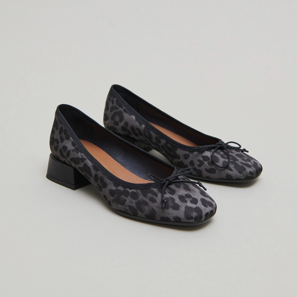 Ballerines &agrave; petits talons in gray leopard | DYBIL
